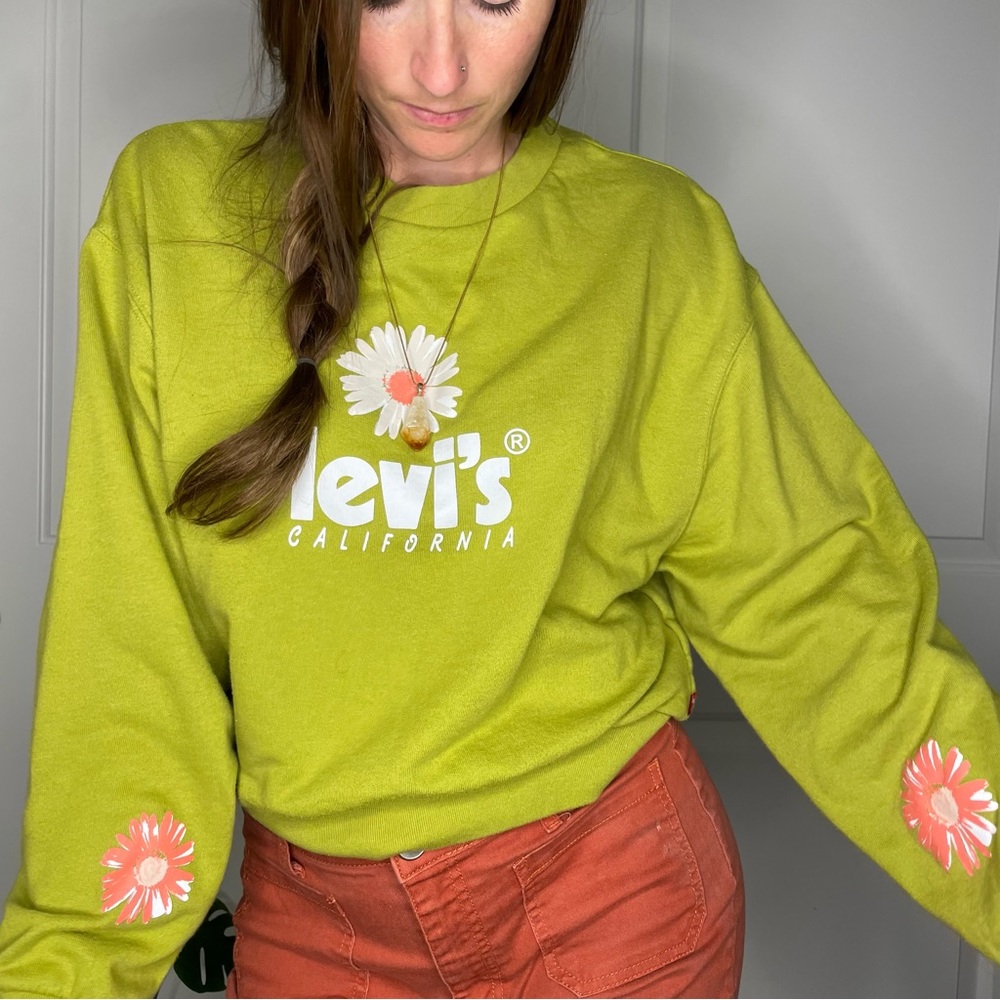 Green Levi's Daisy Sweatshirt California 100% Cotton Flowers Sleeves Cozy Trend